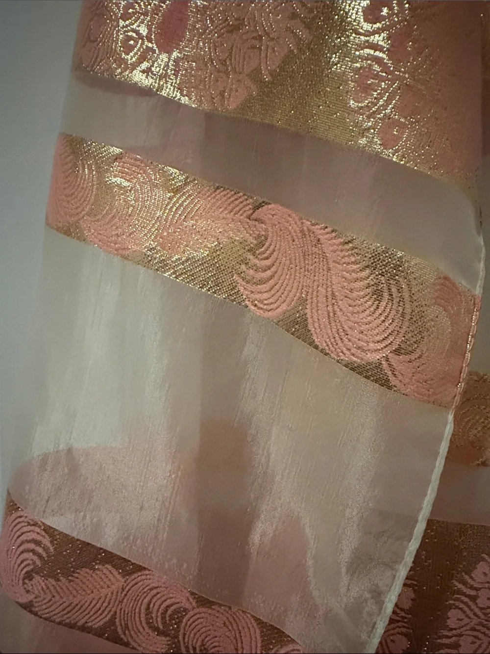 Vintage Elegant Pink and Gold Scarf with‎ Fringe